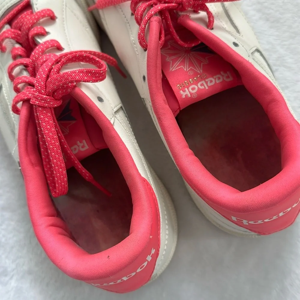 Reebok Retro Low Top Sneakers Shoes Women 10 Suede Hot Pink Sporty Skater Grunge